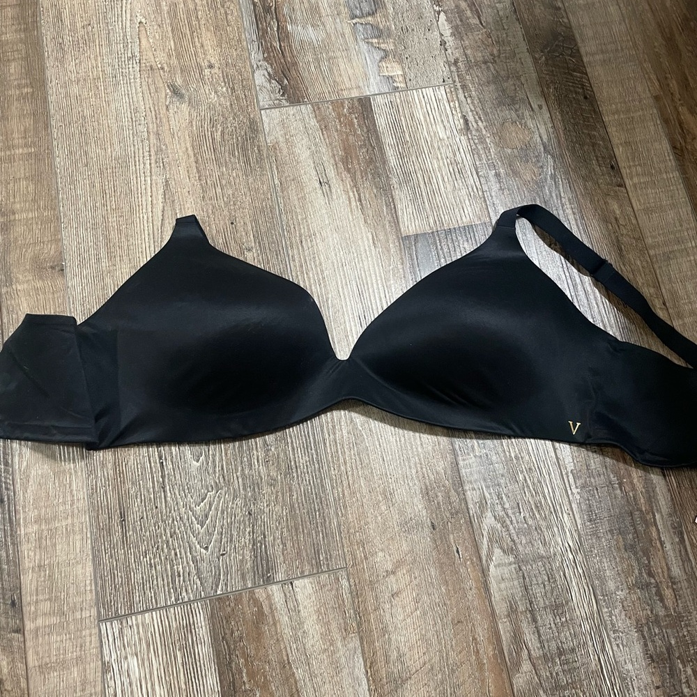 Victoria Secret wireless bra 36D